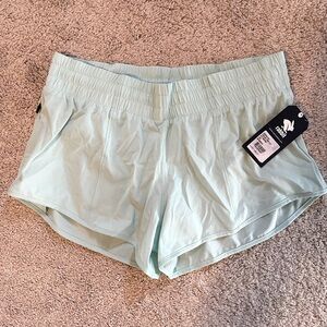 New Run in Rabbit Feelin Fine 2.5in shorts size M, mint color